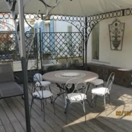 Sleeps 6 Air Con Wifi Cannes