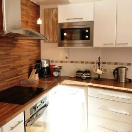 Sleeps 6 Air Con Wifi Cannes